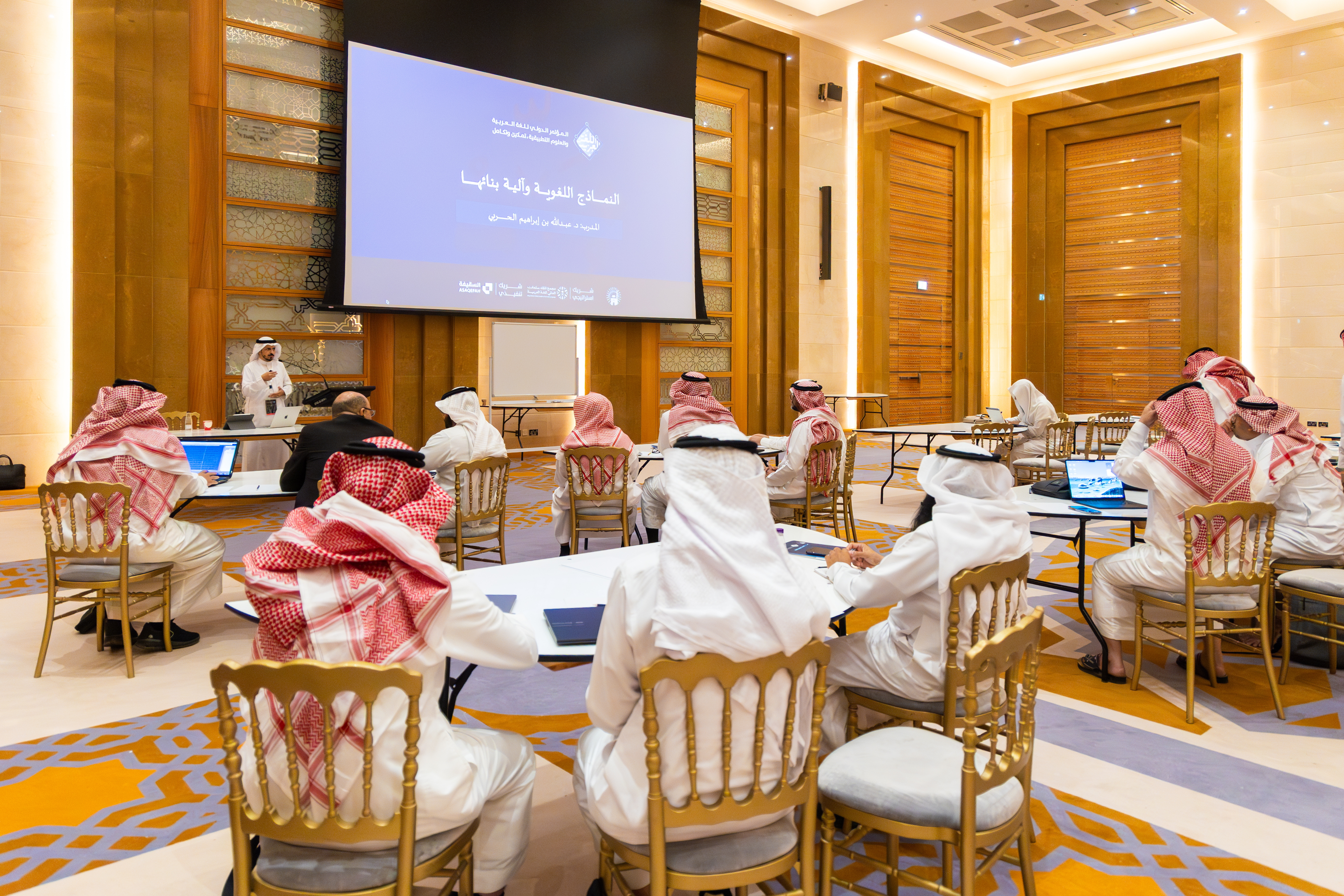 عقدت الجامعة الإسلامية دورتين تدريبيتين ضمن مؤتمر «اللغة العربية والعلوم التطبيقية» بالشراكة مع مجمع الملك سلمان العالمي للغة العربية